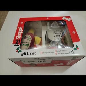 Pet Shoppe 4 Piece Christmas Gift Set  2 Plush Toys 1 wine glass Bandana New
